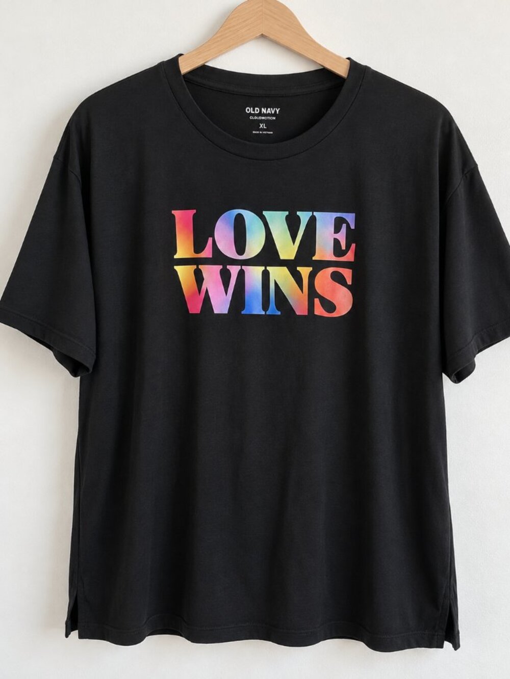 Old Navy CloudMotion Love Wins Pride Graphic Tee Women’s XL Black NWOT
